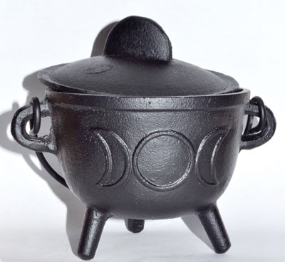 5" Cast iron cauldron w/ lid Triple Moon 5" Cast iron cauldron w/ lid Triple Moon